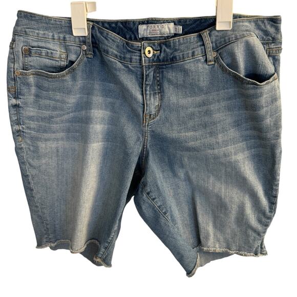 Torrid Shorts Women's 22 Denim Light Wash Long Bermuda Jean - Picture 3 of 10